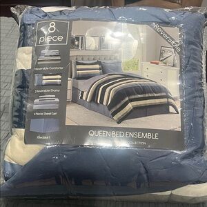 Reversible Blue Queen Bed Ensemble
